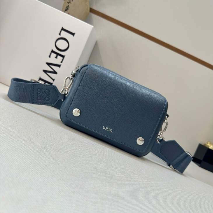 Picture of Loewe Handbags _SKUfw239915067fw